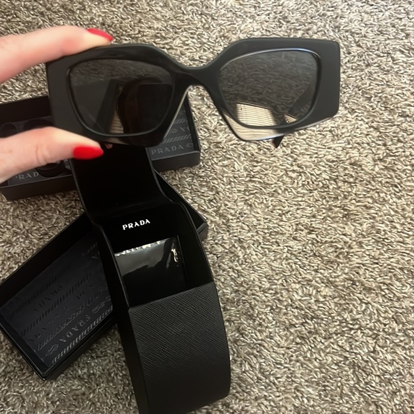 Prada Symbole sunglasses - Picture 3 of 7
